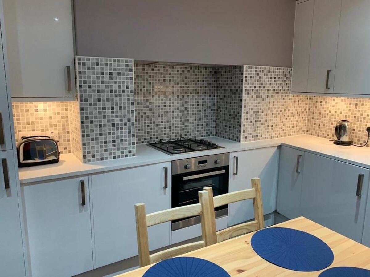 Wood Green Budget Rooms - Next To Mall & Metro Station - 10 Min To City Center London Ngoại thất bức ảnh