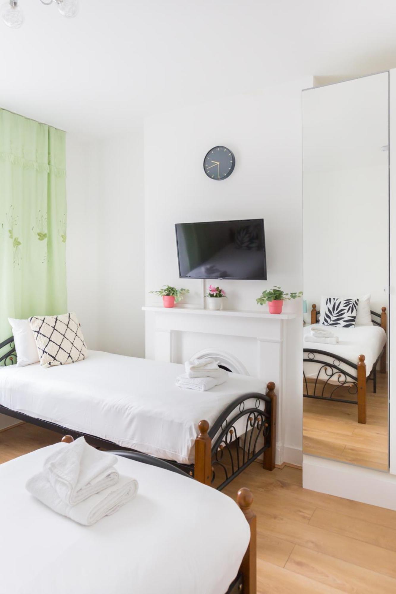 Wood Green Budget Rooms - Next To Mall & Metro Station - 10 Min To City Center London Ngoại thất bức ảnh