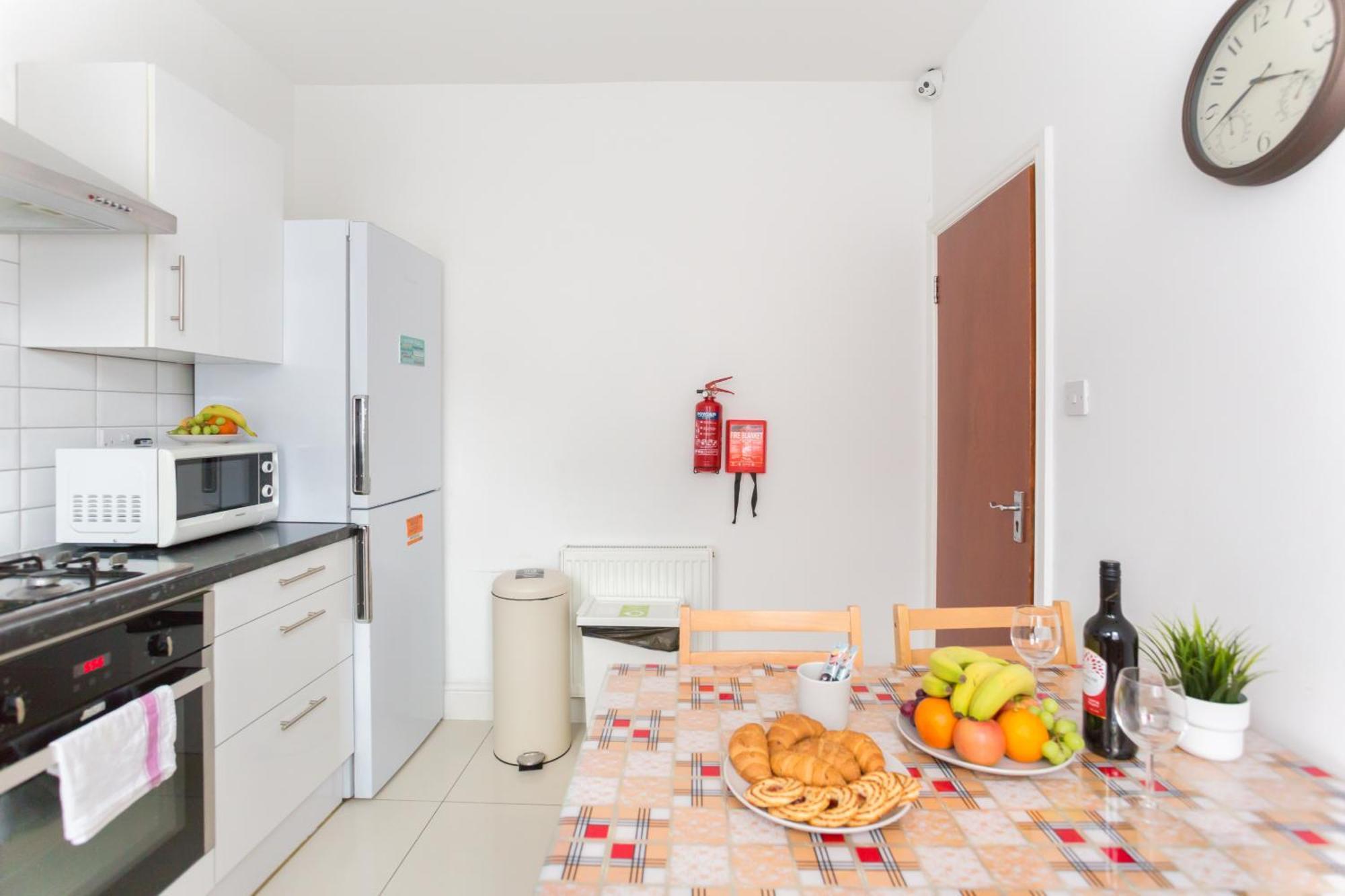 Wood Green Budget Rooms - Next To Mall & Metro Station - 10 Min To City Center London Ngoại thất bức ảnh