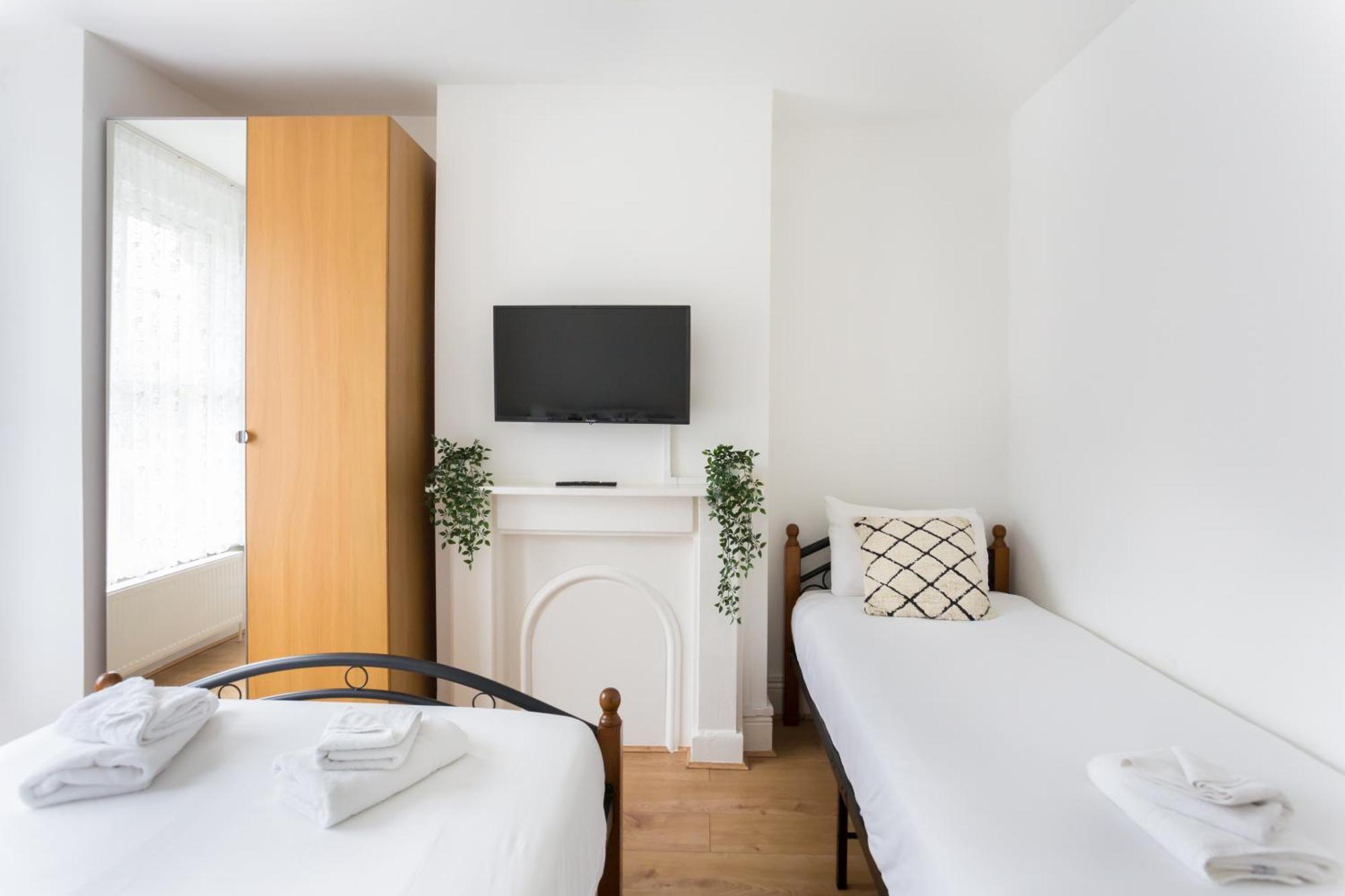 Wood Green Budget Rooms - Next To Mall & Metro Station - 10 Min To City Center London Ngoại thất bức ảnh