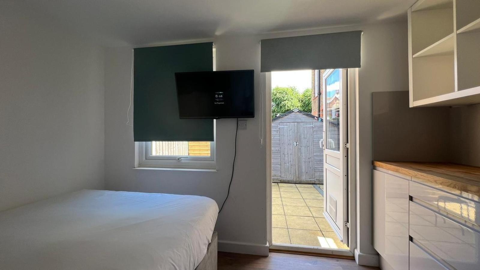 Wood Green Budget Rooms - Next To Mall & Metro Station - 10 Min To City Center London Ngoại thất bức ảnh
