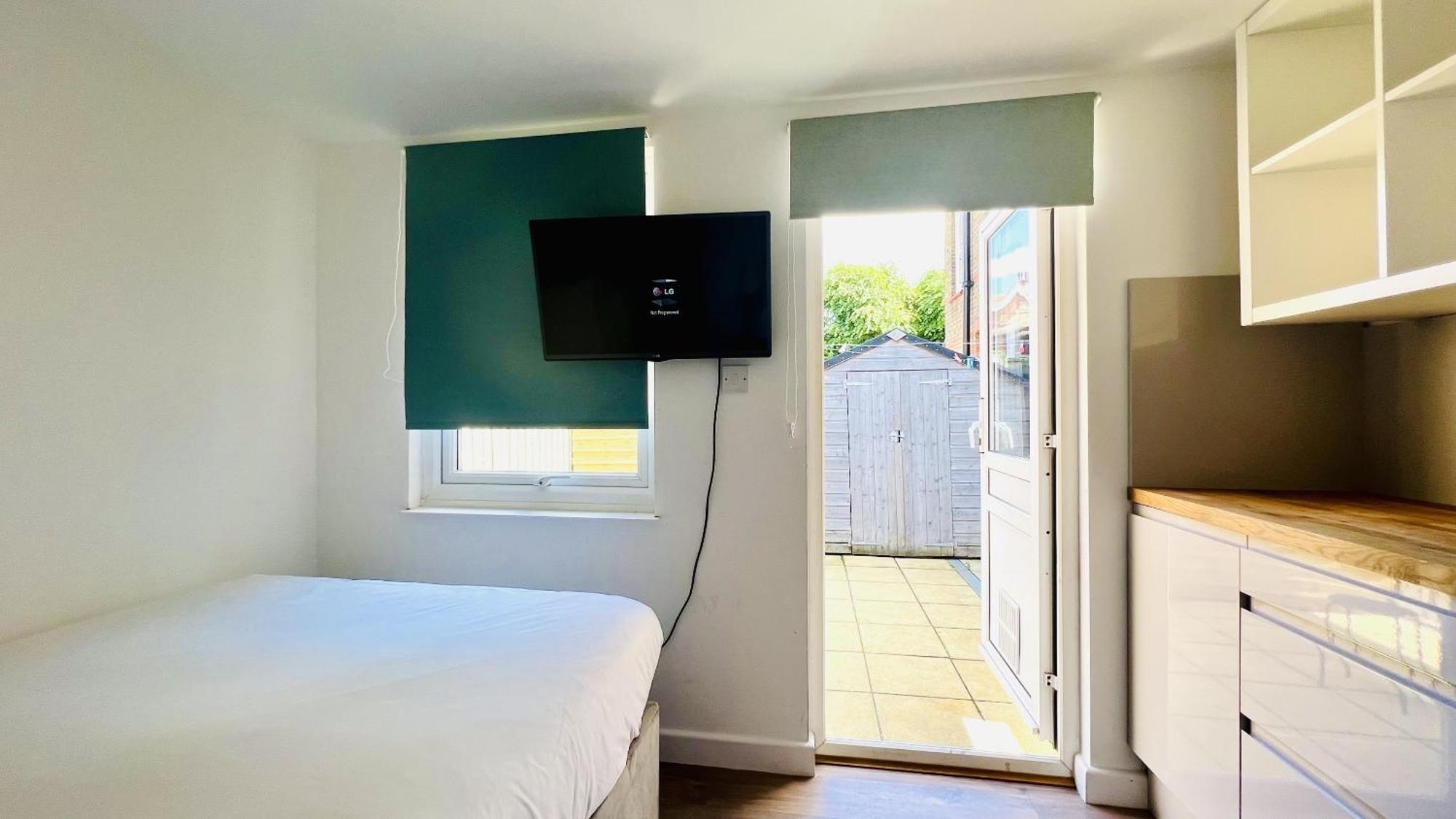 Wood Green Budget Rooms - Next To Mall & Metro Station - 10 Min To City Center London Ngoại thất bức ảnh